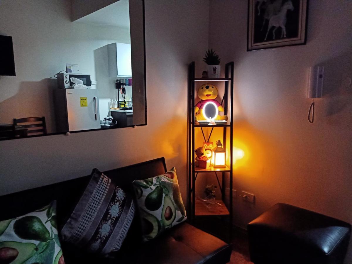 Marivic's Place At Air Residences Makati Apartment