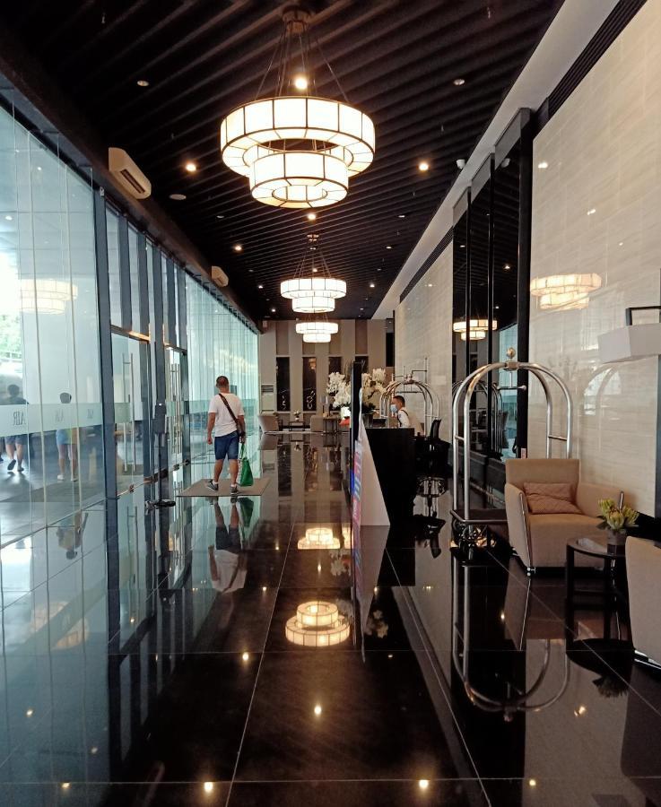 Marivic's Place At Air Residences Makati Apartment