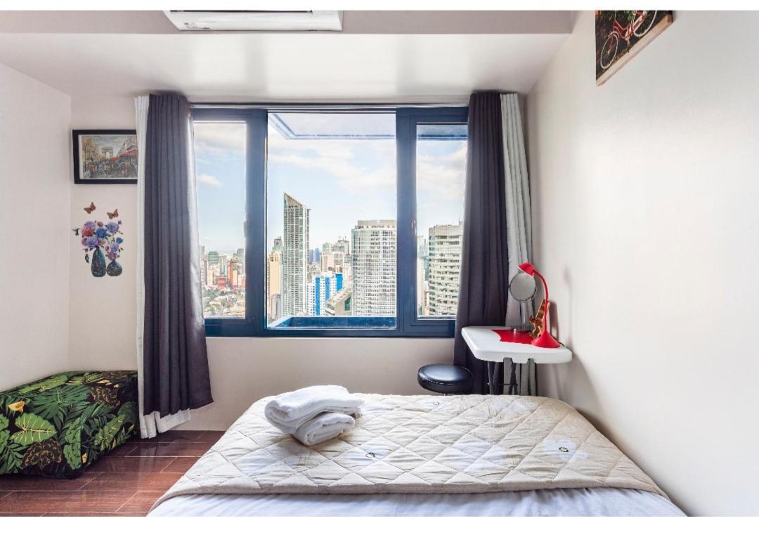 Marivic's Place At Air Residences Makati Apartment